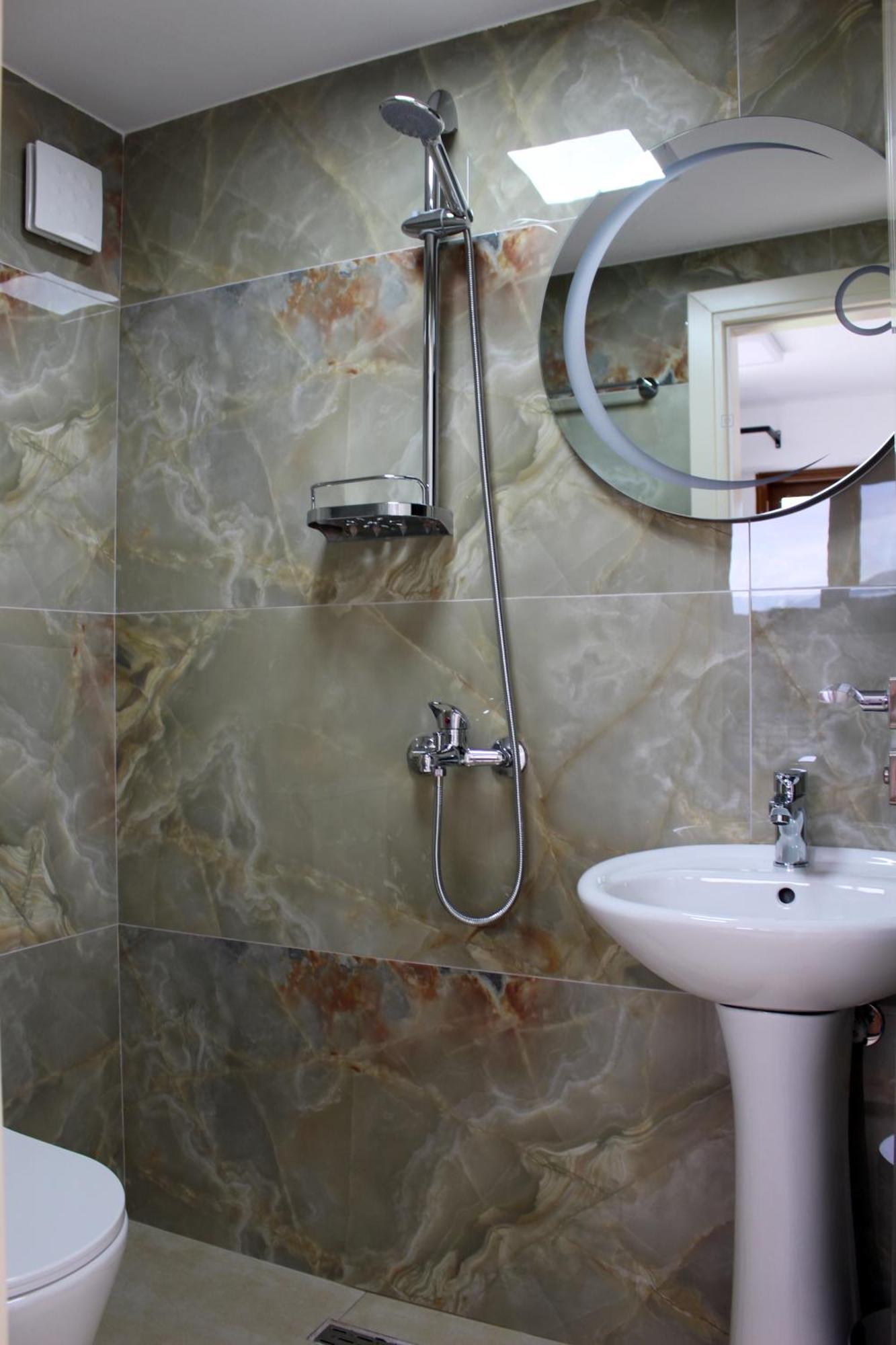 Guest House Amades Гирокастра Экстерьер фото