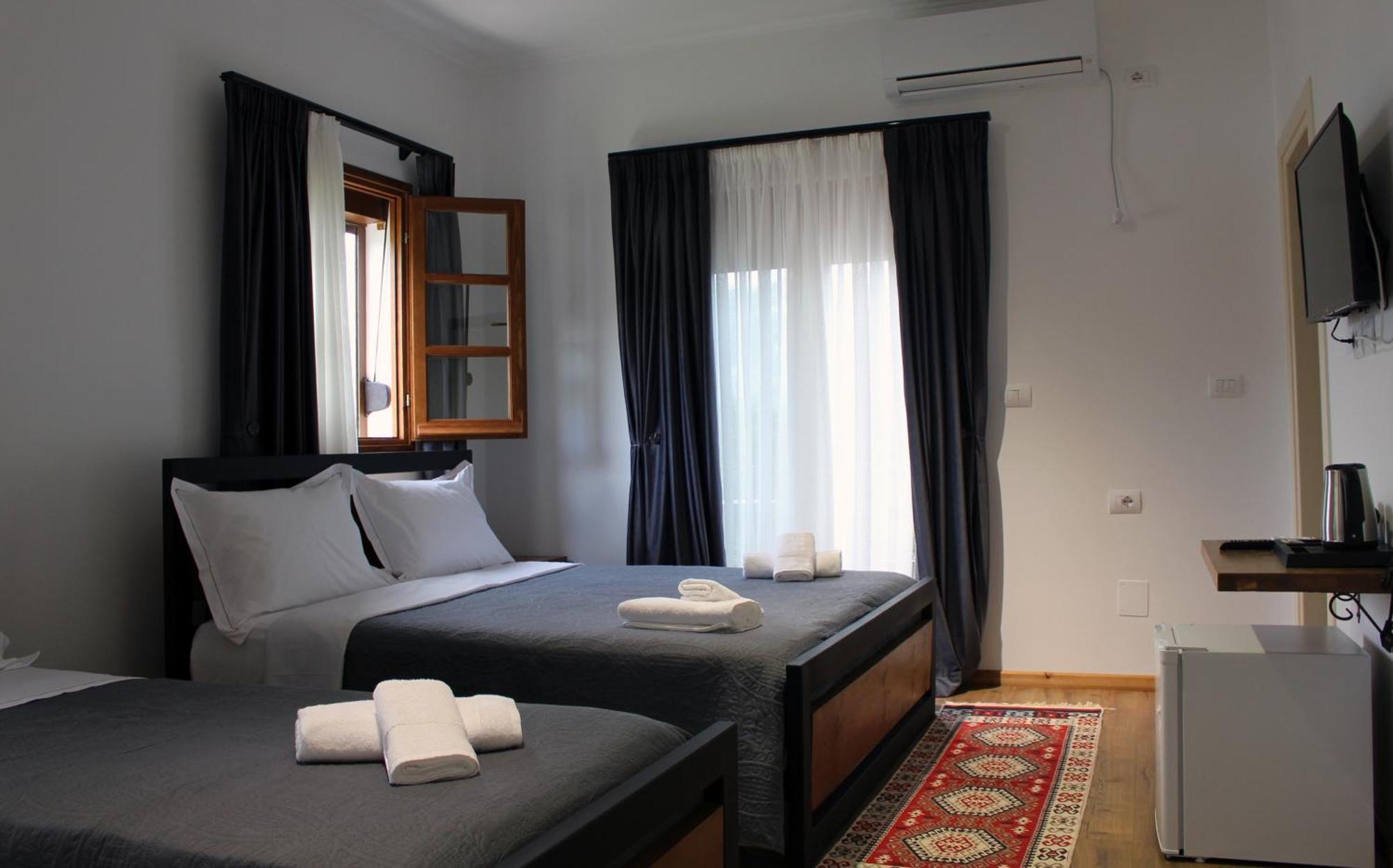 Guest House Amades Гирокастра Экстерьер фото