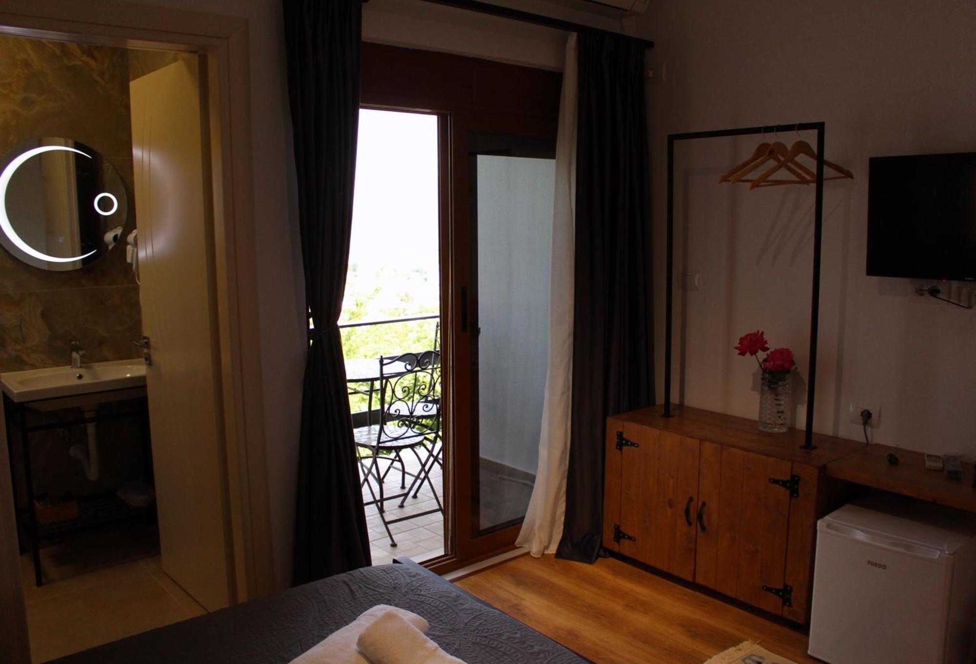 Guest House Amades Гирокастра Экстерьер фото