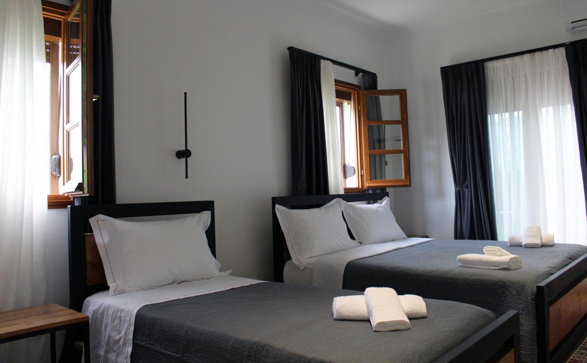 Guest House Amades Гирокастра Экстерьер фото