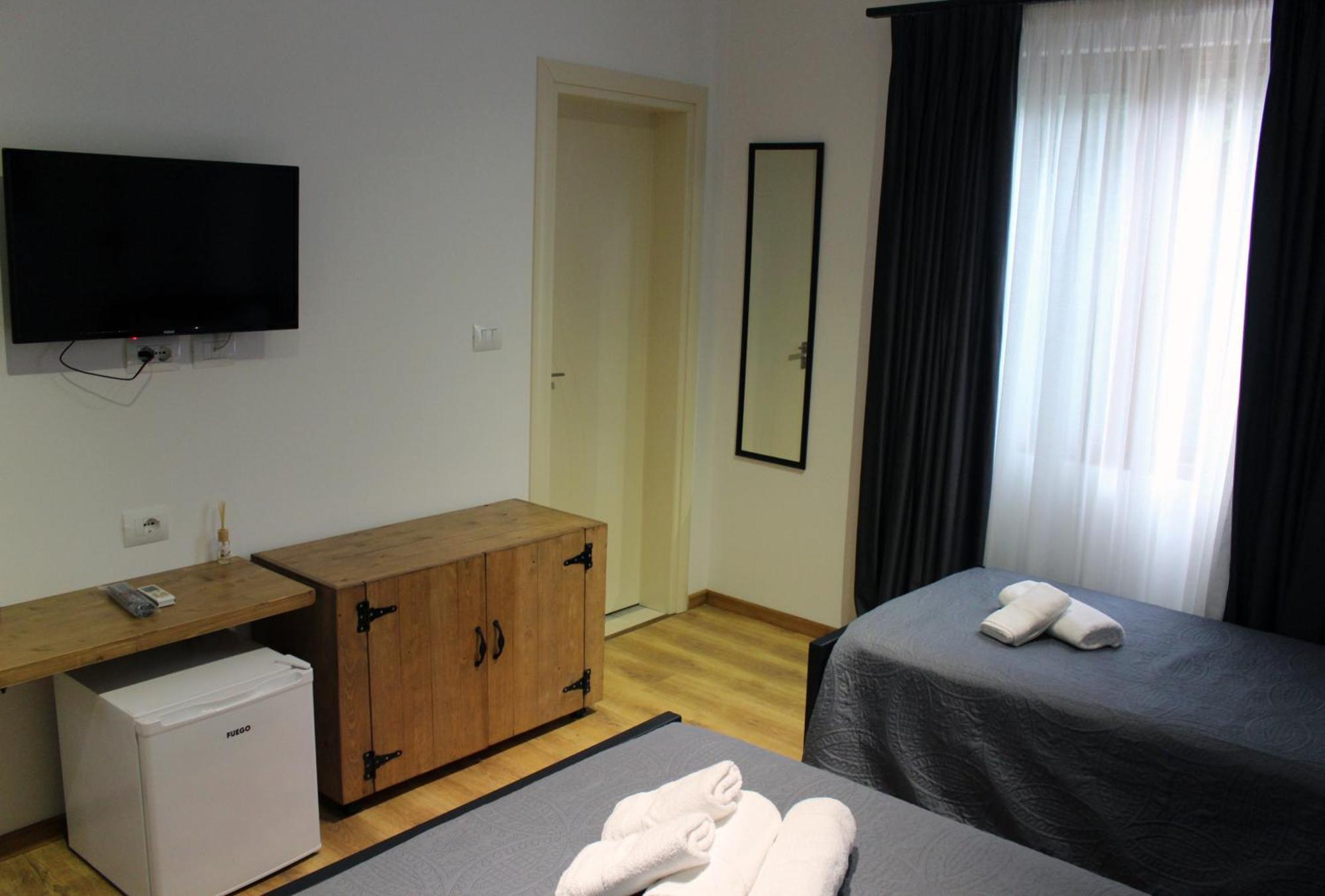 Guest House Amades Гирокастра Экстерьер фото